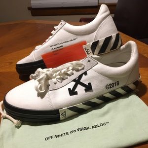 Off-White Low Top Sneaker